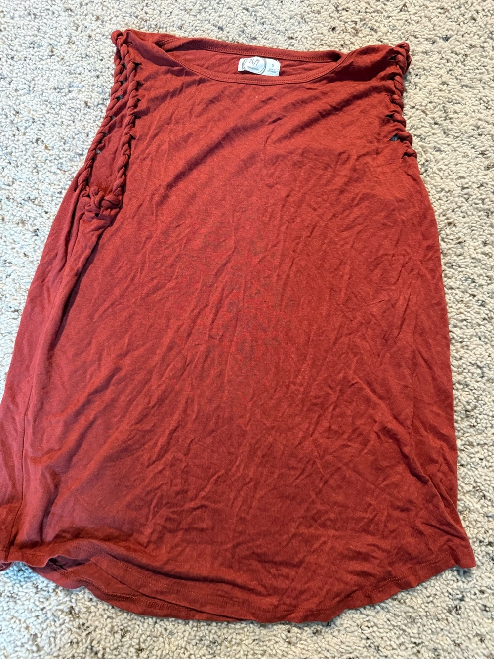 Tank tops - Picture 4 of 6
